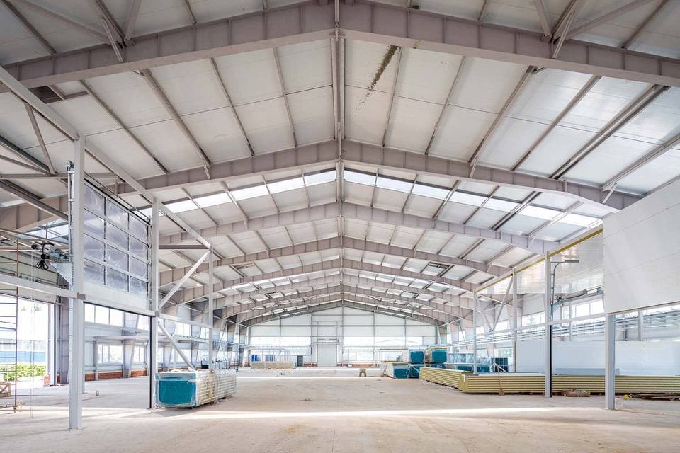 Large Span Heavy Steel Structure Warehouse with windows and Doors and Wall Panels Installed - 5