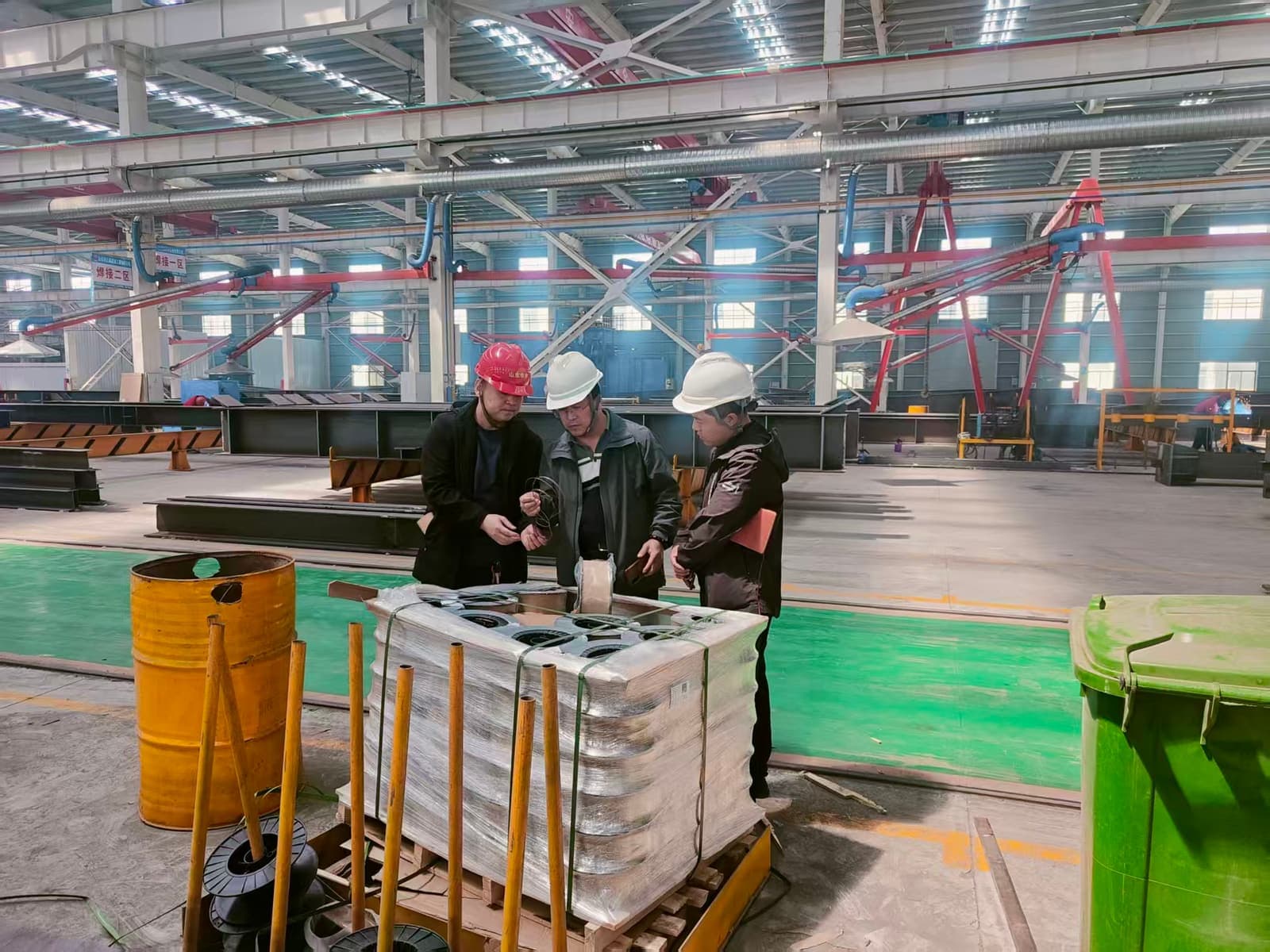 Foreign customers check products in factory workshop